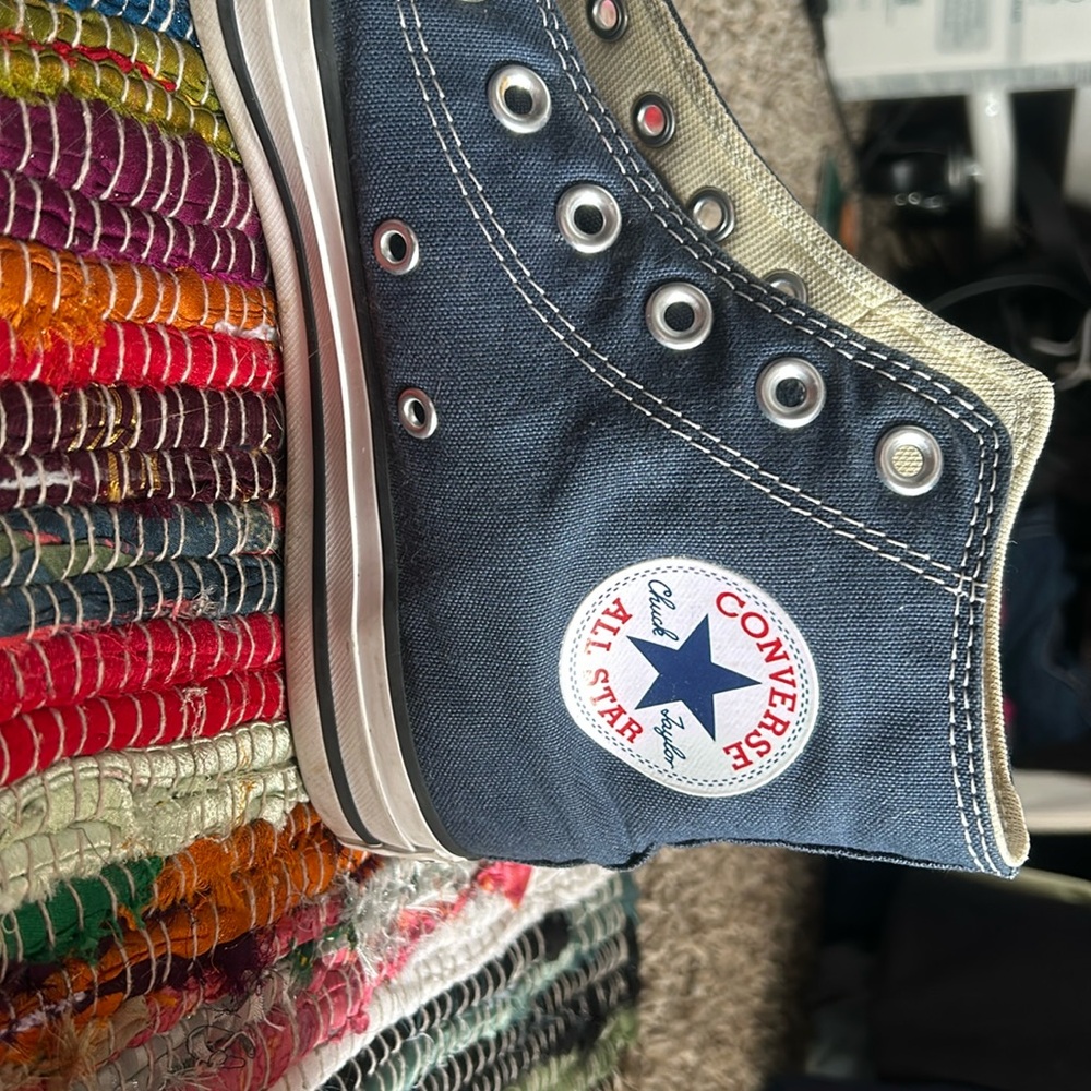 NAVY HIGHTOP CONVERSE SIZE 8 women